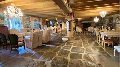 Salle à manger des Gîtes et chambres d'hôtes à vendre au Monastier sur Gazeille en Haute-Loire