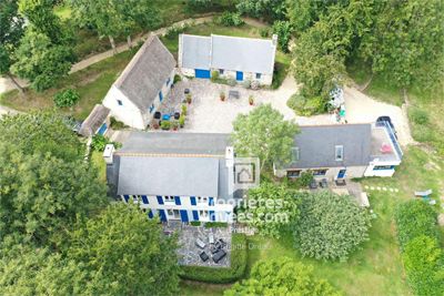 vue aérienne de la Propriété avec gîtes à vendre à Combrit en Finistère