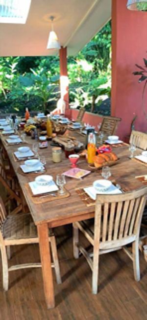 salle à manger des Chambres d'hôtes et gîtes à vendre à Sainte-Rose à la Réunion